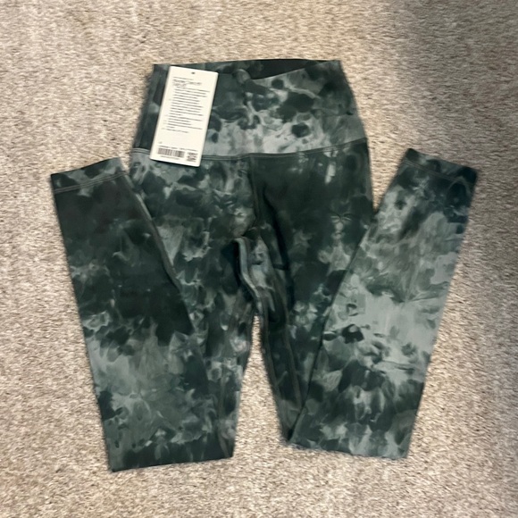 NWT Lululemon Align Reversible Bra Top Light support - Picture 3 of 5